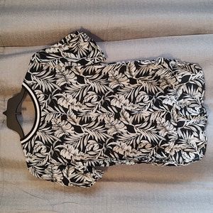 Hollister Black & White Hawaiian print T-shirt Sz Med